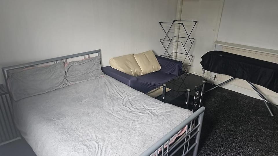 2 bedroom House near local cash and carry House in Burnley
