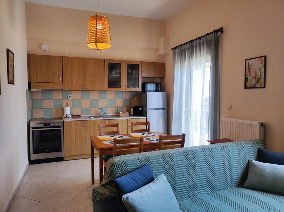 Kitchen or kitchenette, Dining area, oven, pet friendly, stove