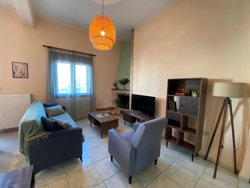 Library, TV and multimedia, Living room, Seating area
