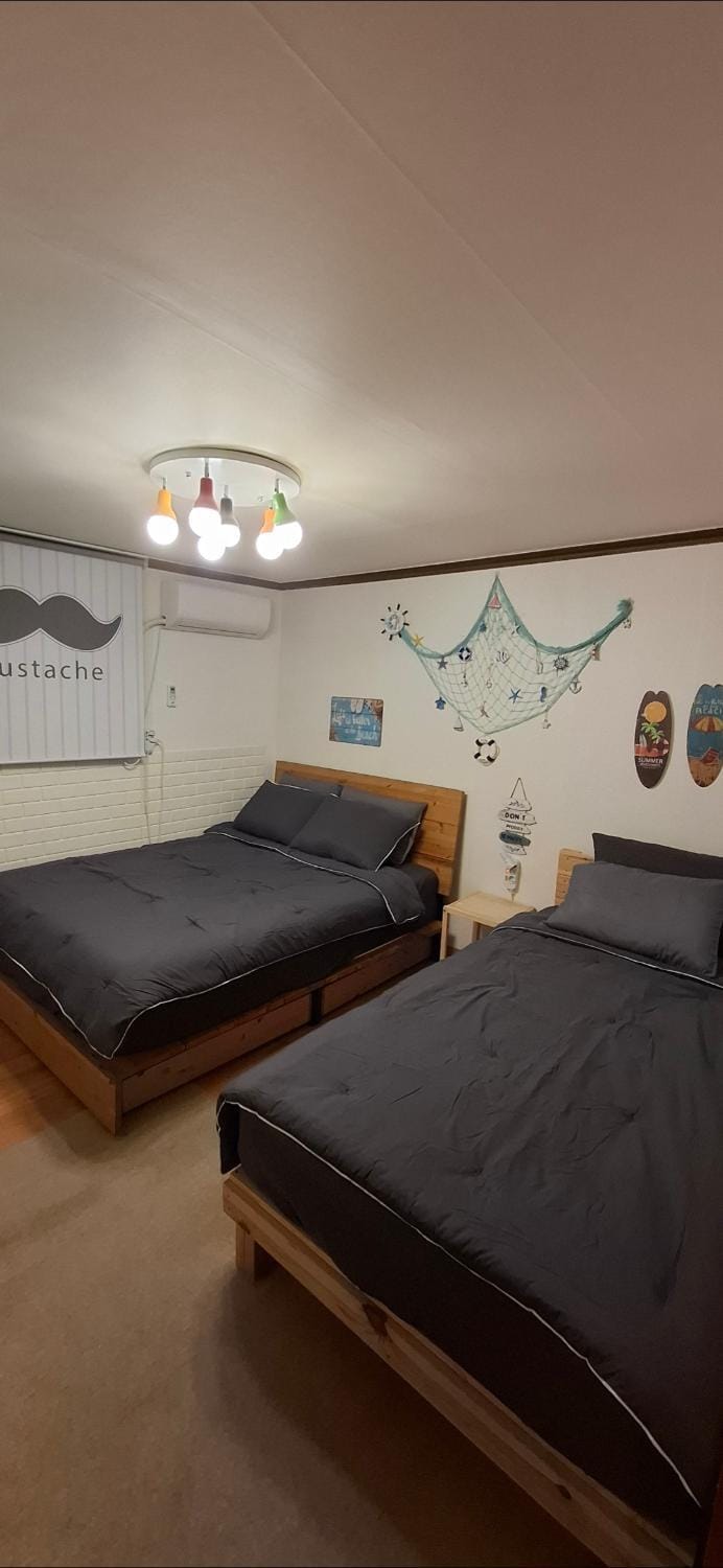 Modern 2BR in Haebangchon, Near Itaewon, Seoul Holiday Stay Apartment in Seoul