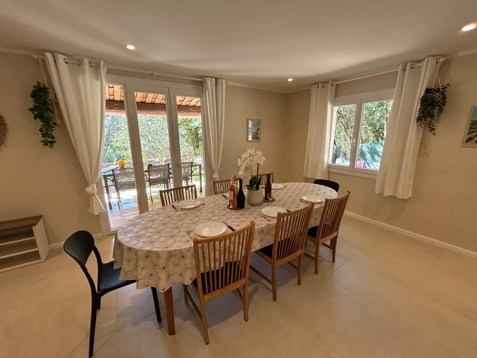 Villa climatisée, Piscine, Spa, jardin 4500 m2 dans la foret Villa in French Riviera