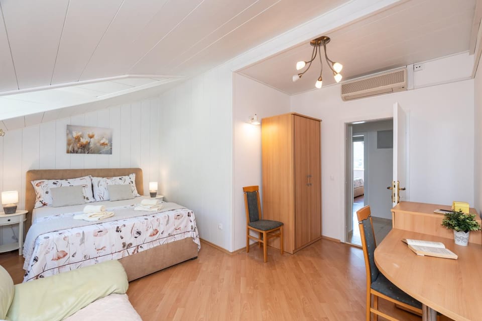 Quiet sea view good location apartment with terrace Apartment in Dubrovnik-Neretva County