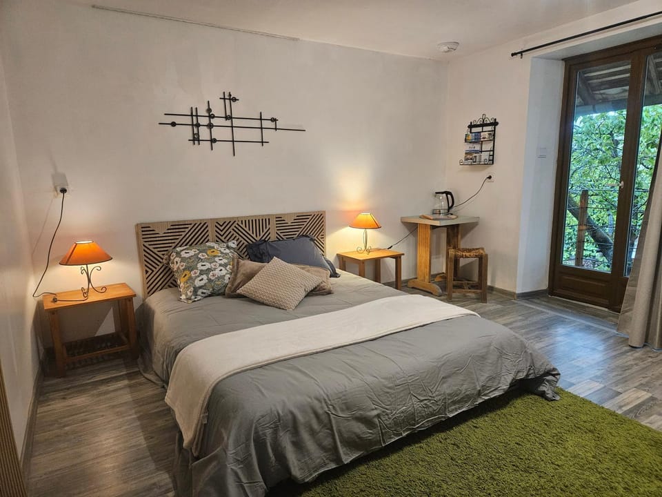Bed, Bedroom, Area and facilities