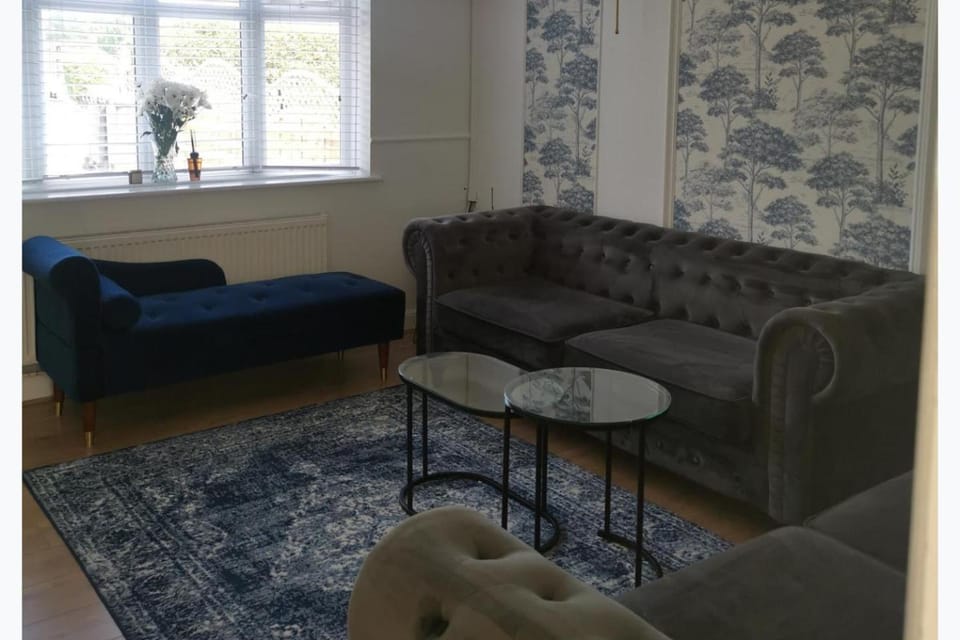View (from property/room), Living room, Photo of the whole room, Decorative detail, Seating area