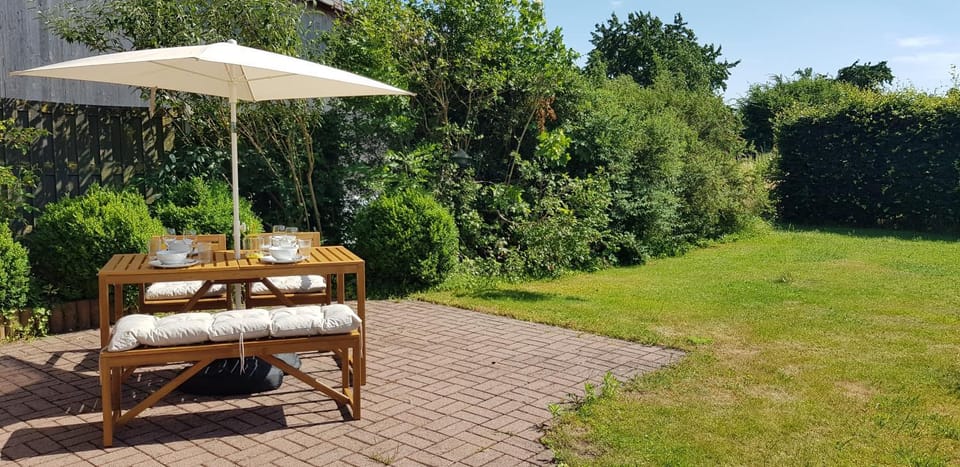 Day, Garden, Garden, Balcony/Terrace, Dining area, Garden view