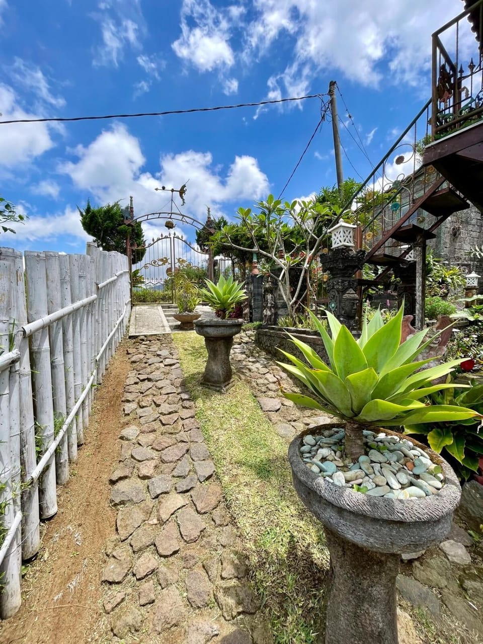 Cozy Private Vintage Cottage near Lake House in Bali