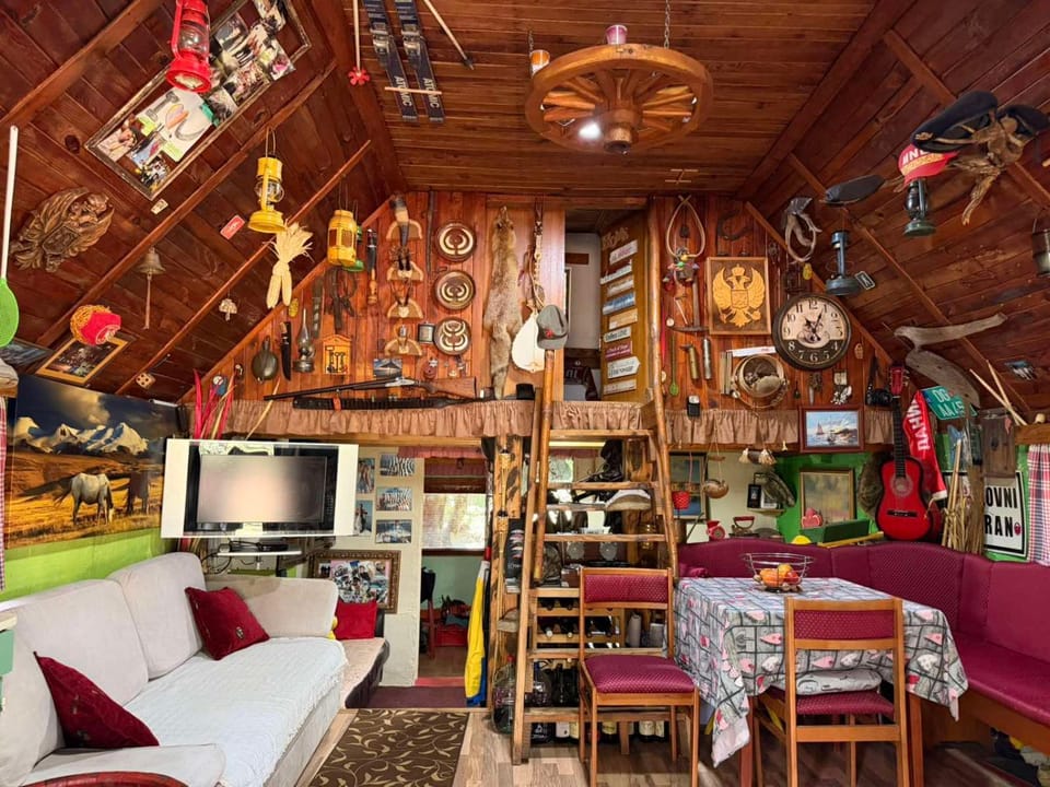 Domaćinstvo Pine Woods Campground/ 
RV Resort in Podgorica Municipality, Montenegro