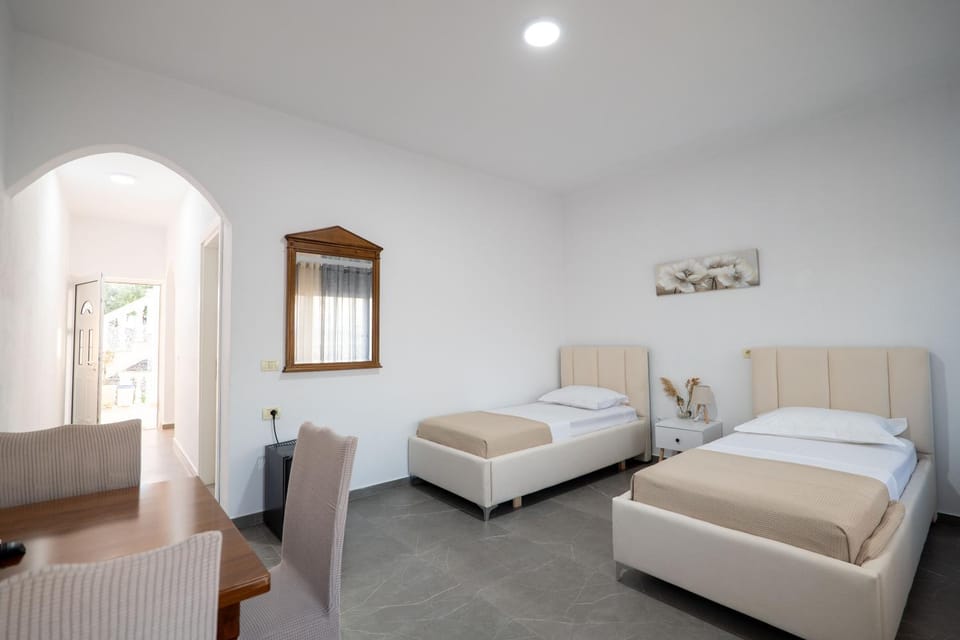 Bed, Seating area