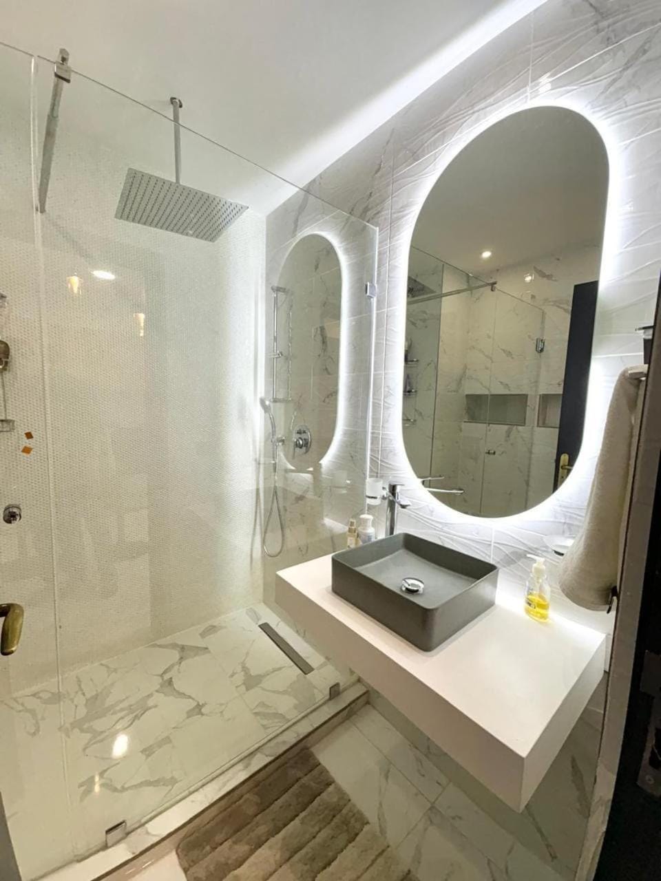 Shower, Toilet