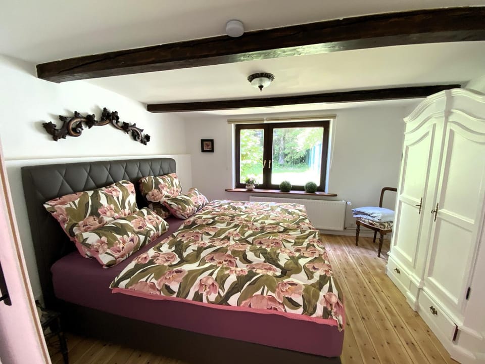 Bed, Photo of the whole room, Bedroom, wardrobe