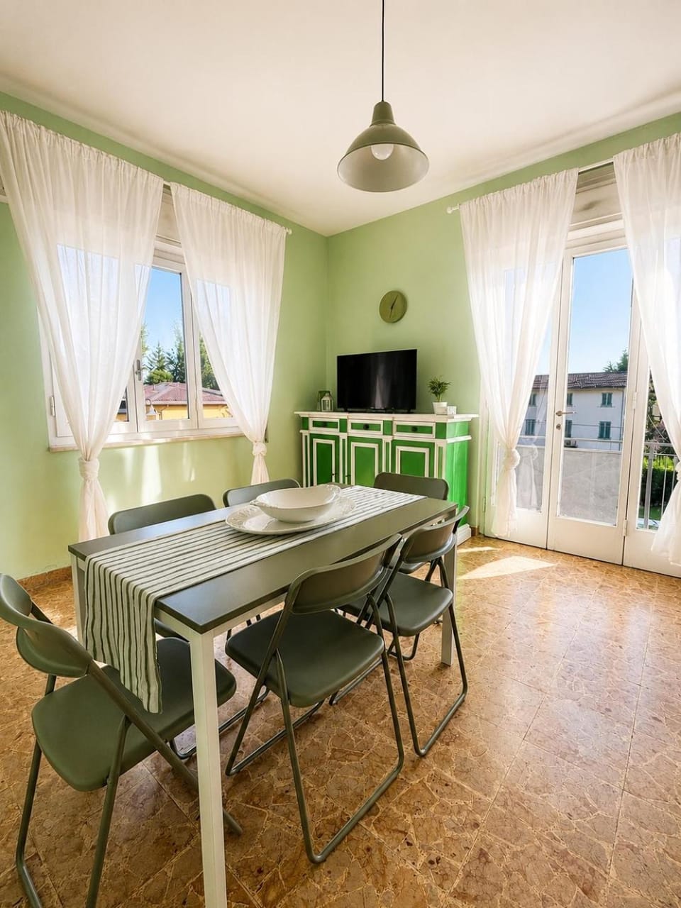 Communal lounge/ TV room, TV and multimedia, Living room, Dining area, Evening entertainment, air conditioner