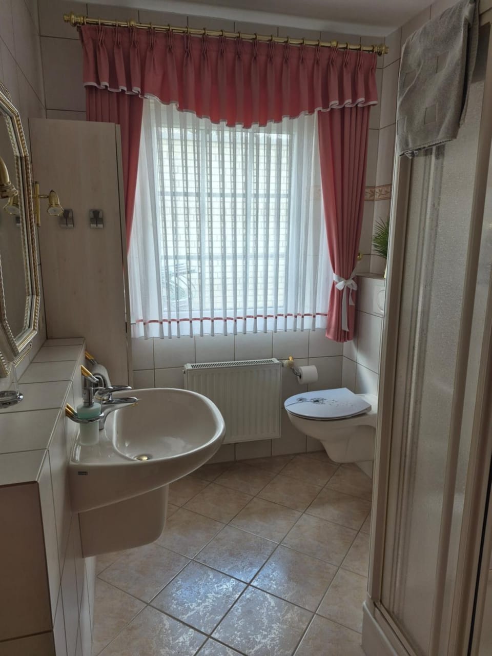 Shower, Toilet, Bathroom