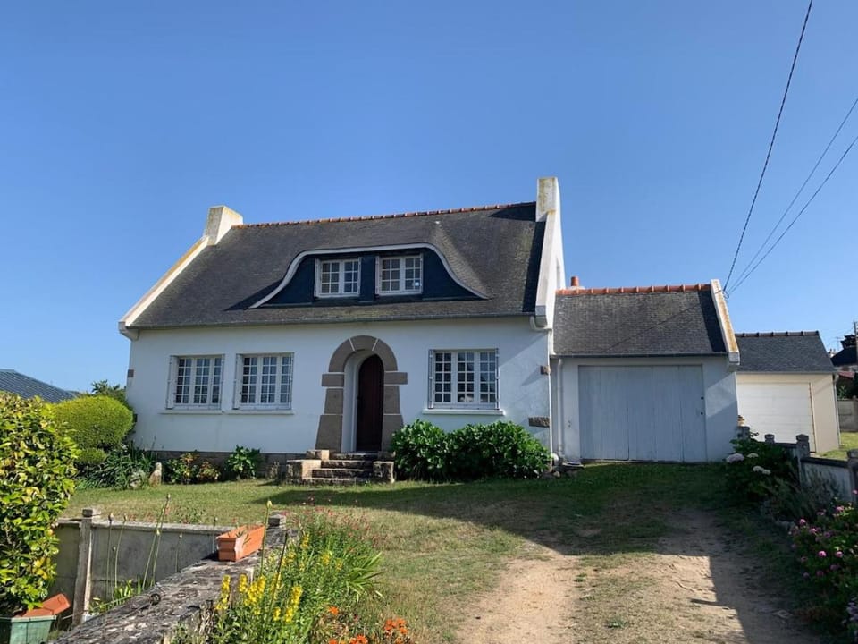 Seaside house, beach within walking distance, and sea view! House in Trévou-Tréguignec