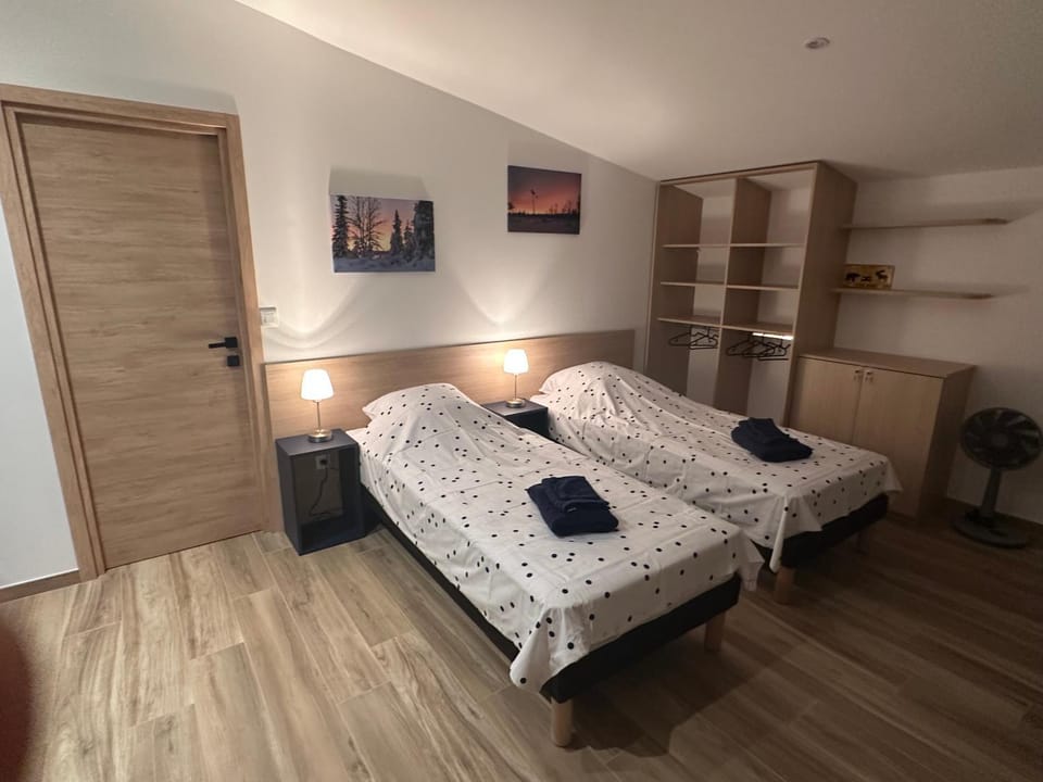 Bed, Bedroom, wardrobe