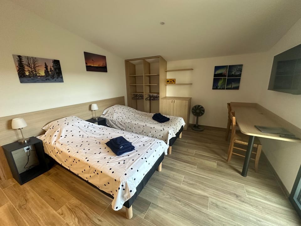 Bed, Photo of the whole room
