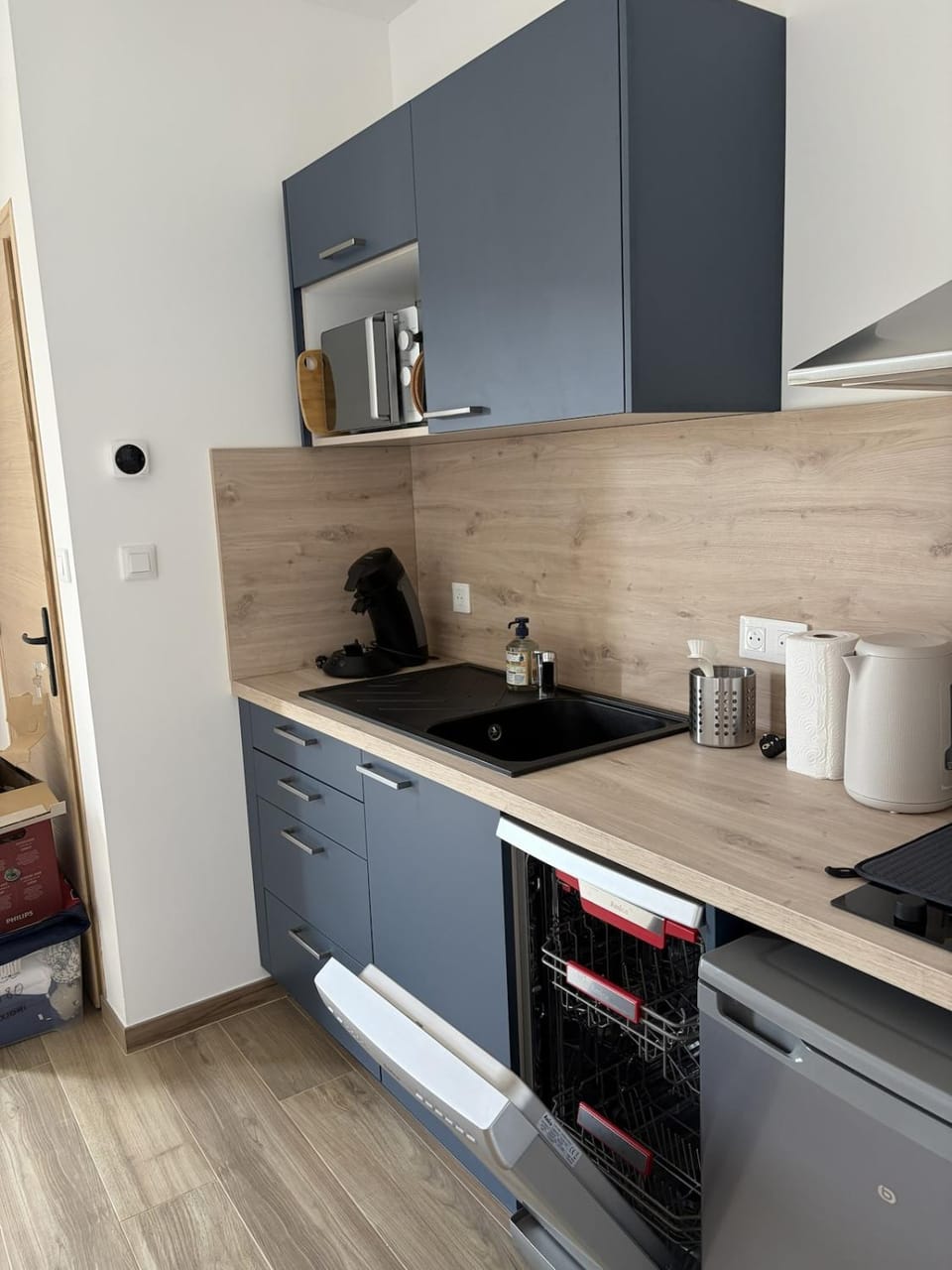 Coffee/tea facilities, Kitchen or kitchenette, dishwasher