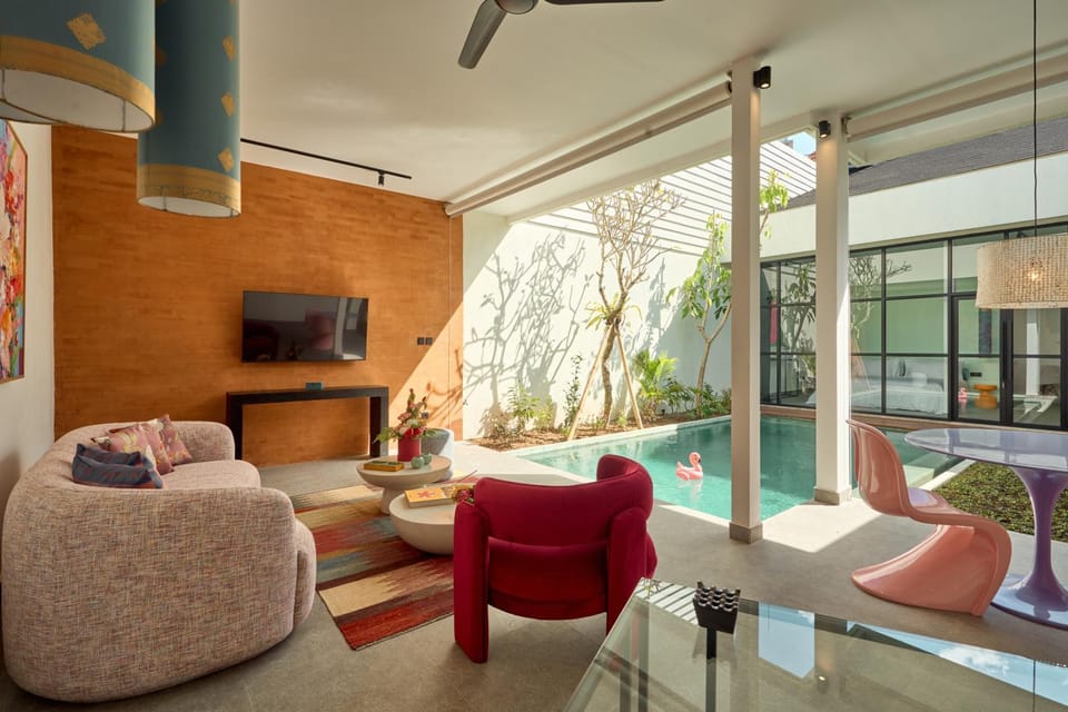 TV and multimedia, Living room, Pool view, Swimming pool