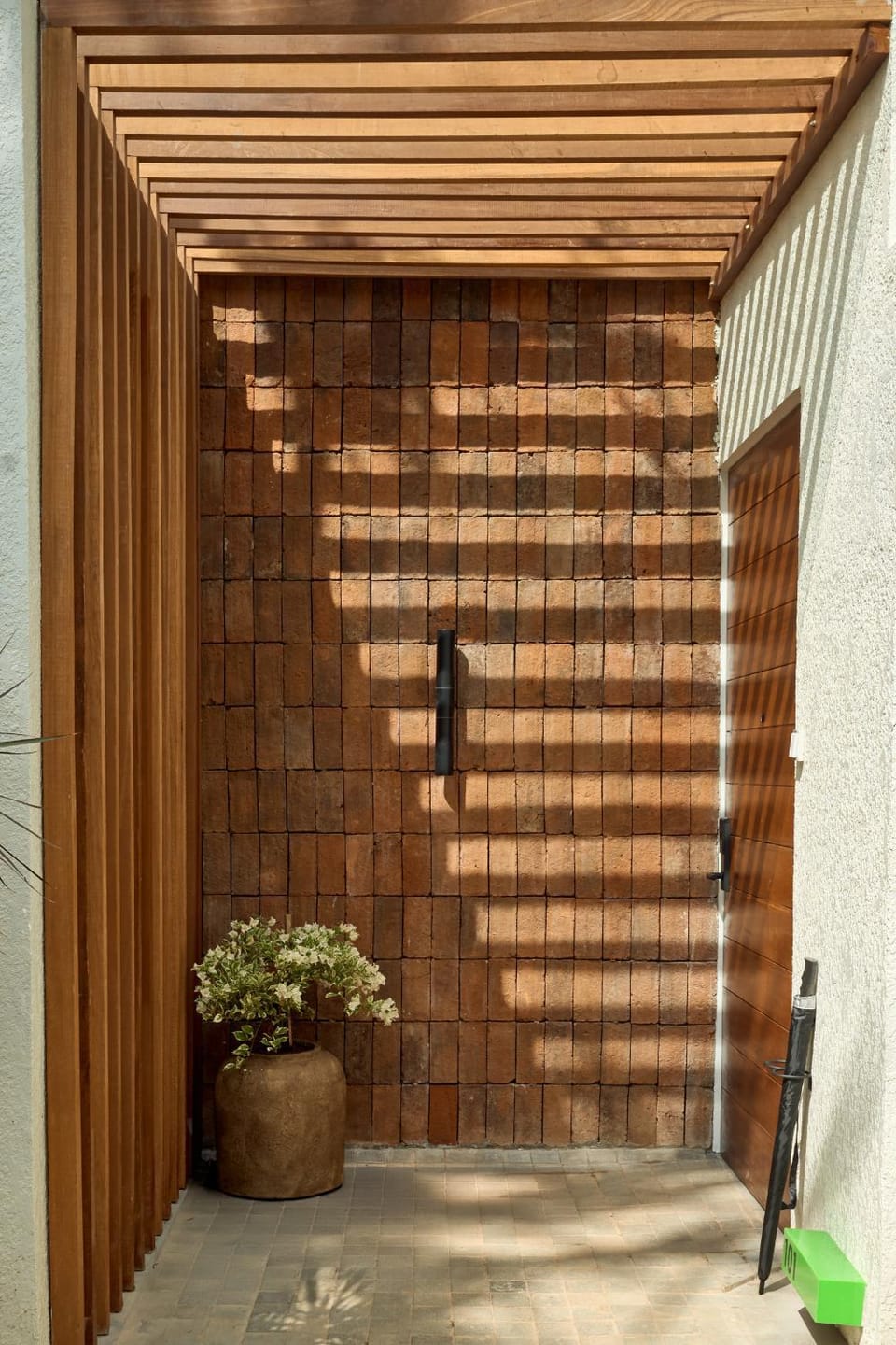 Facade/entrance