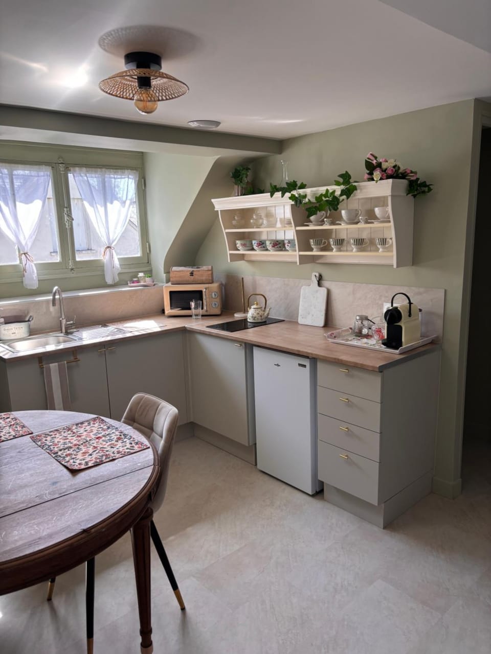 Kitchen or kitchenette