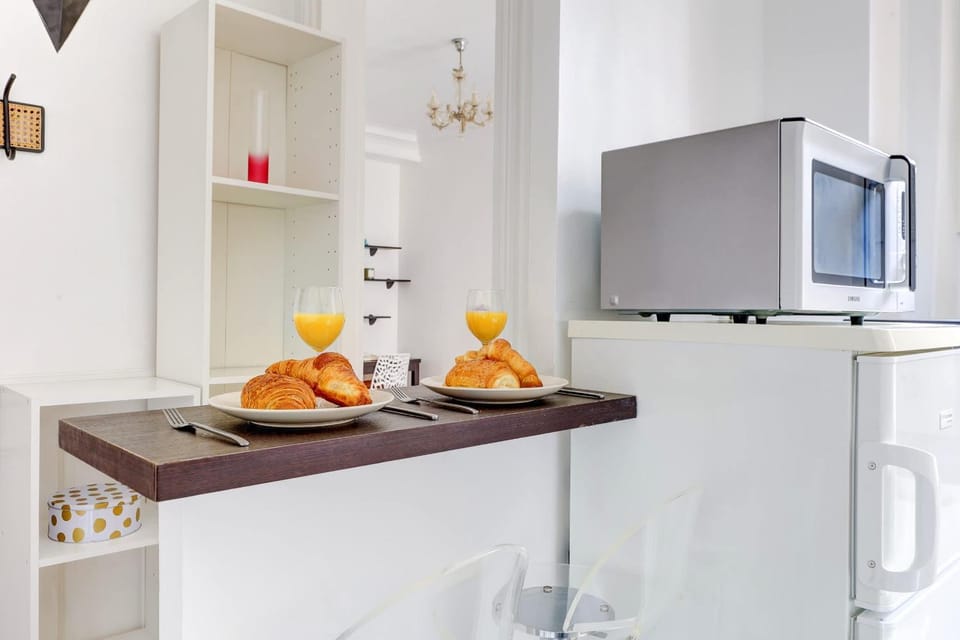 Kitchen or kitchenette, Food and drinks, Food