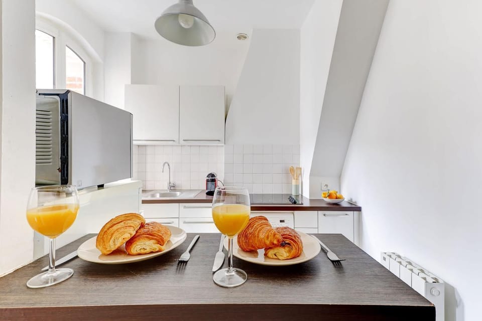 Kitchen or kitchenette, Food and drinks, Dining area, Food, Breakfast, Drinks