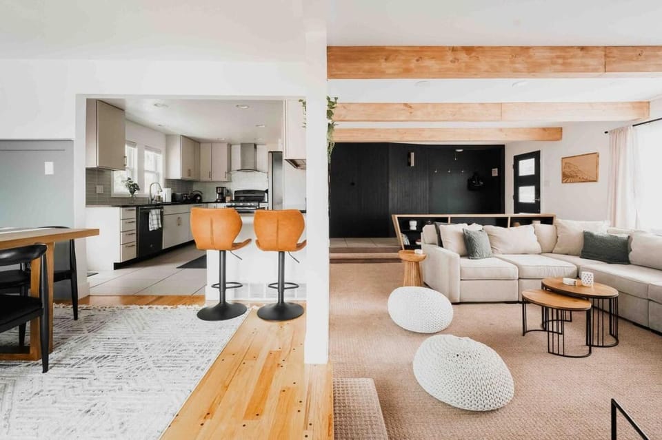 Speakeasy, HotTub, Theater - 15 min to Red Rocks - Unique & Private House in Arvada