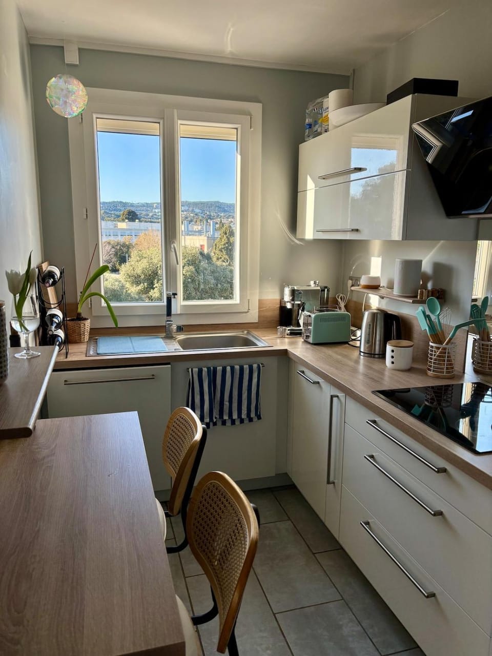 Kitchen or kitchenette, kitchen