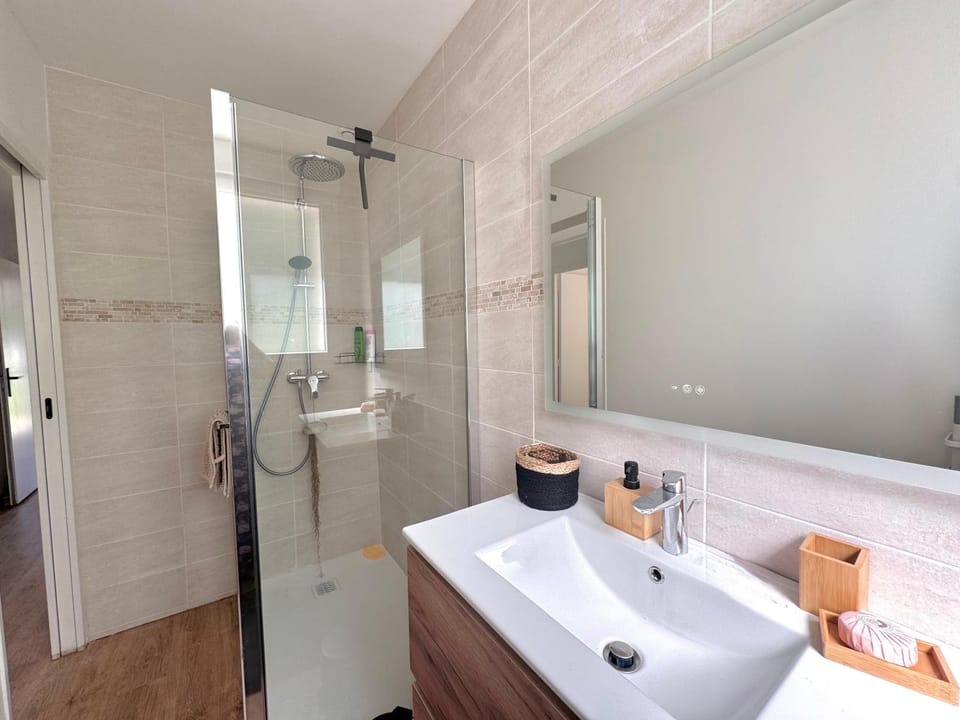 Bathroom, Living room
