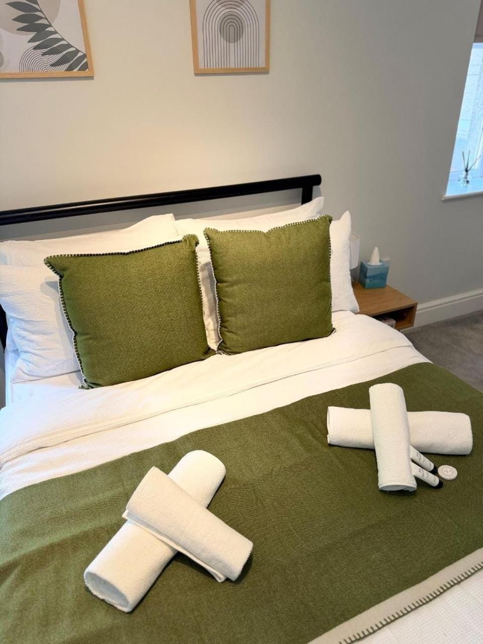 Bed, Photo of the whole room, Bedroom, towels