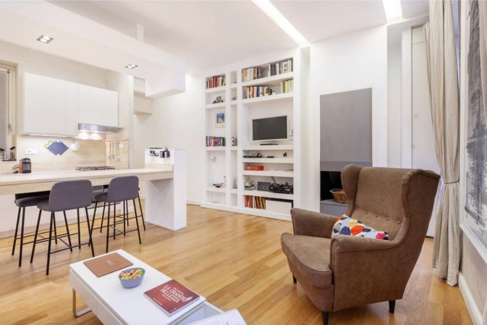 TV and multimedia, Living room, Seating area, Dining area