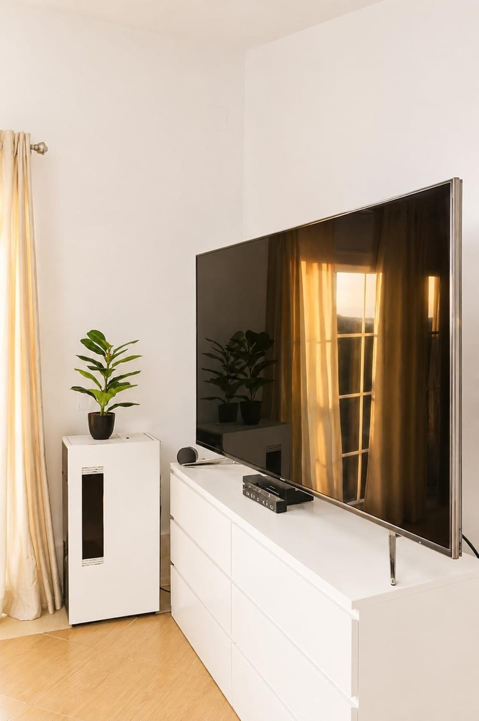 Communal lounge/ TV room