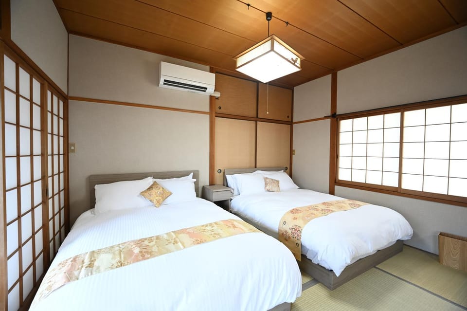 Bed, Photo of the whole room, Bedroom, air conditioner