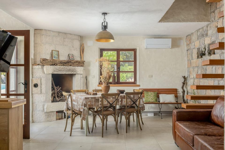 Dining area, fireplace, air conditioner