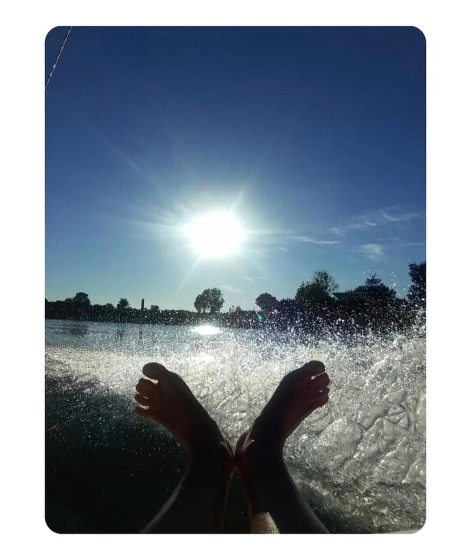 Tente transparente Les Pieds dans l'eau Luxury tent in Bourgogne-Franche-Comté