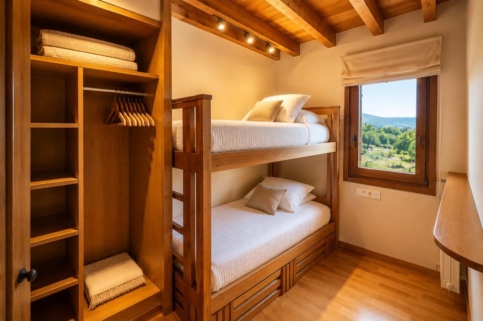 Photo of the whole room, Bedroom, bunk bed, wardrobe