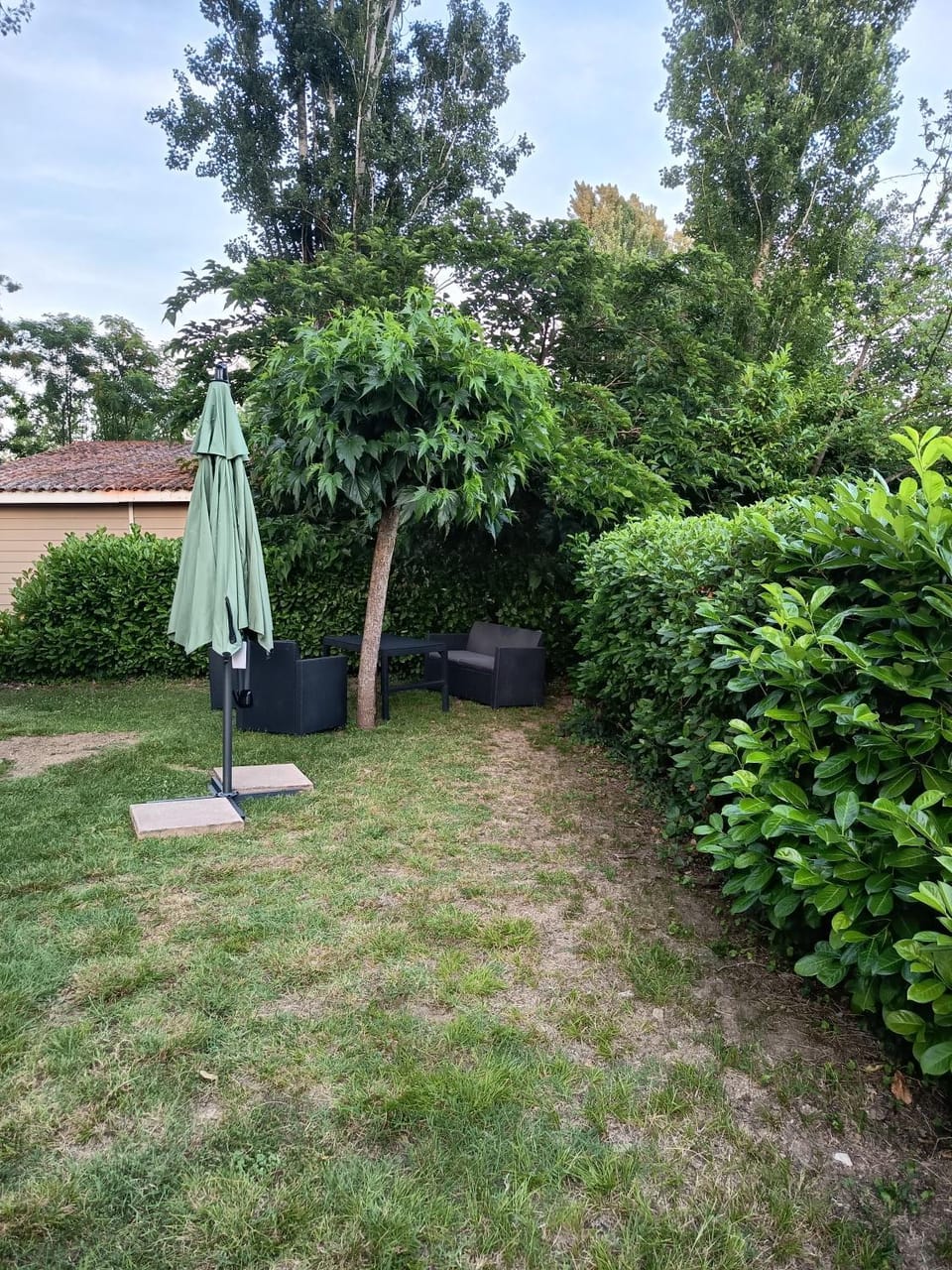 Chalet dans domaine boisé avec piscine Apartment in Occitanie