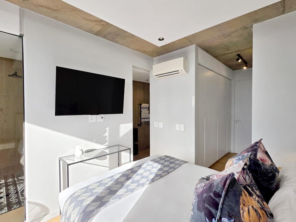 Bathroom, TV and multimedia, View (from property/room), air conditioner