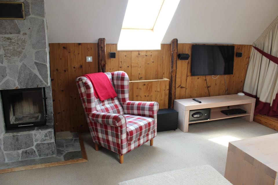Living room, fireplace