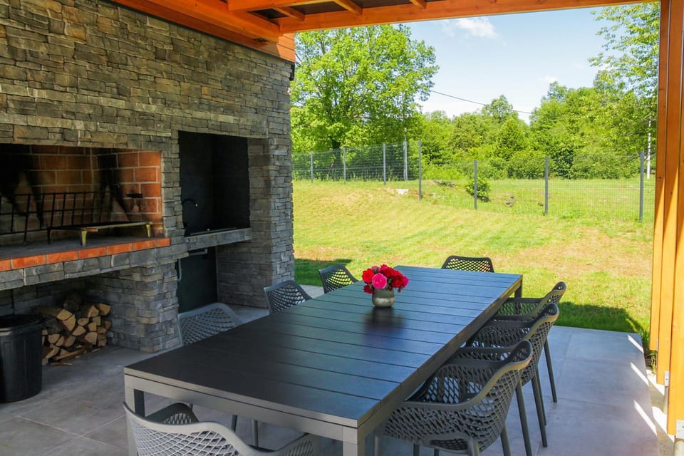Day, BBQ facilities, Seating area