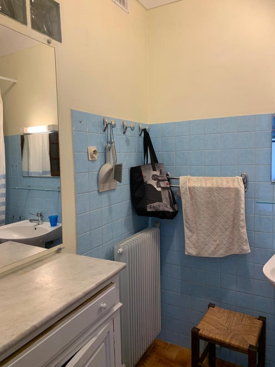 Bedroom with private bathroom in Aix en Provence - colocation Apartment in Aix-en-Provence