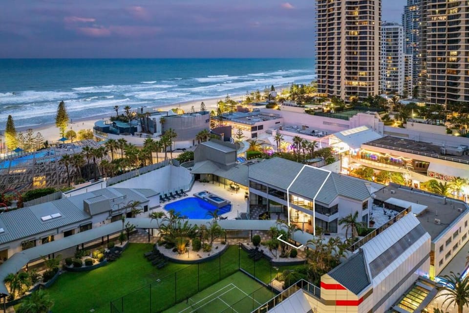 Surfers Home - Beach Stay - Sleeps 8 - Free Parking Apartment in Surfers Paradise