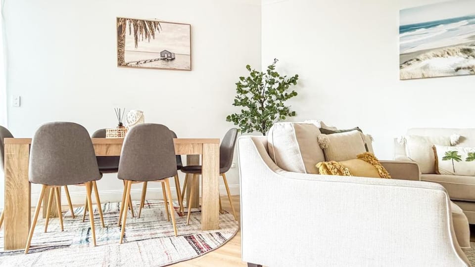 Surfers Home - Beach Stay - Sleeps 8 - Free Parking Apartment in Surfers Paradise