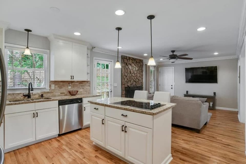 HUGE Home with 8 beds , Sleeps 12 25 mins from downtown House in Tucker