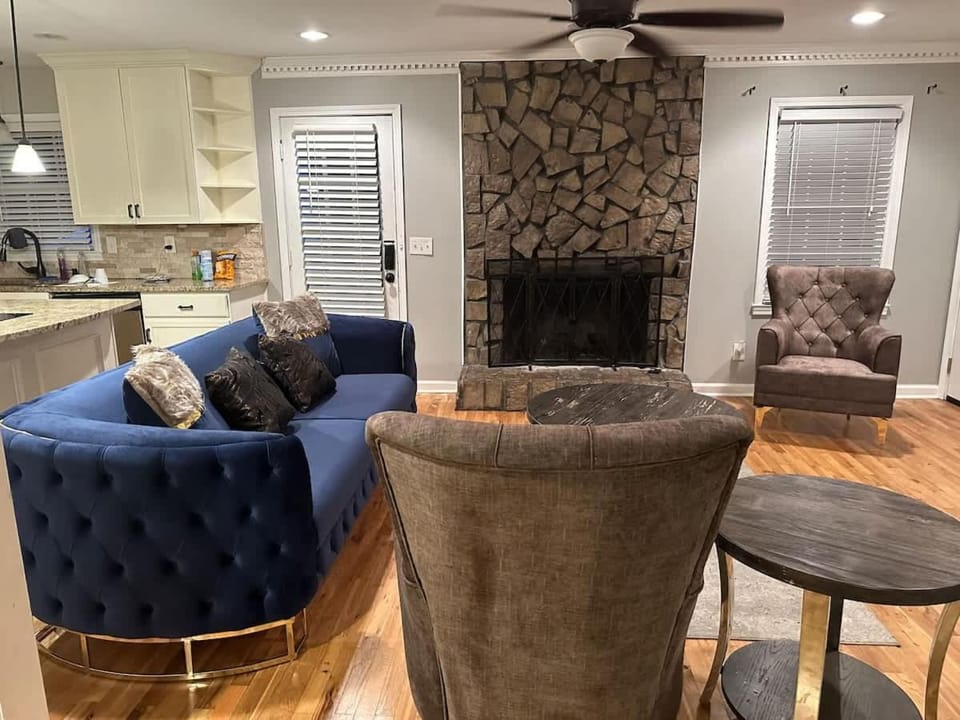 HUGE Home with 8 beds , Sleeps 12 25 mins from downtown House in Tucker