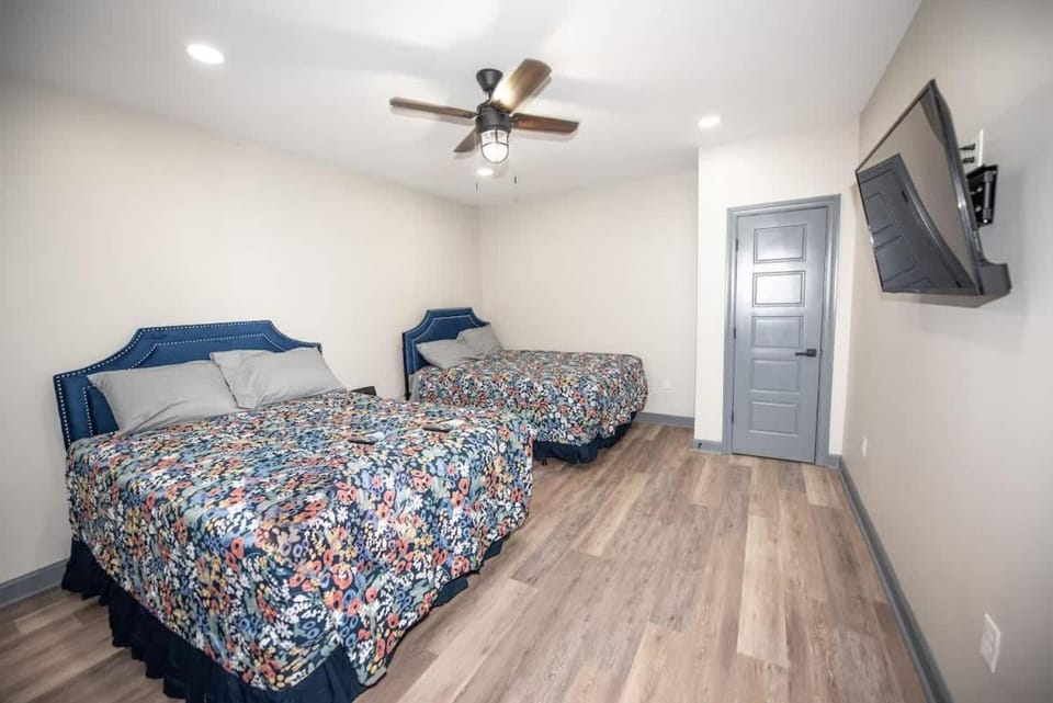 Spacious 2 bedroom 4 beds in Dawsonville sleeps 6 , c House in Lake Lanier