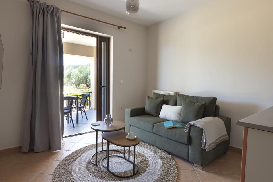 TV and multimedia, Living room, Garden view