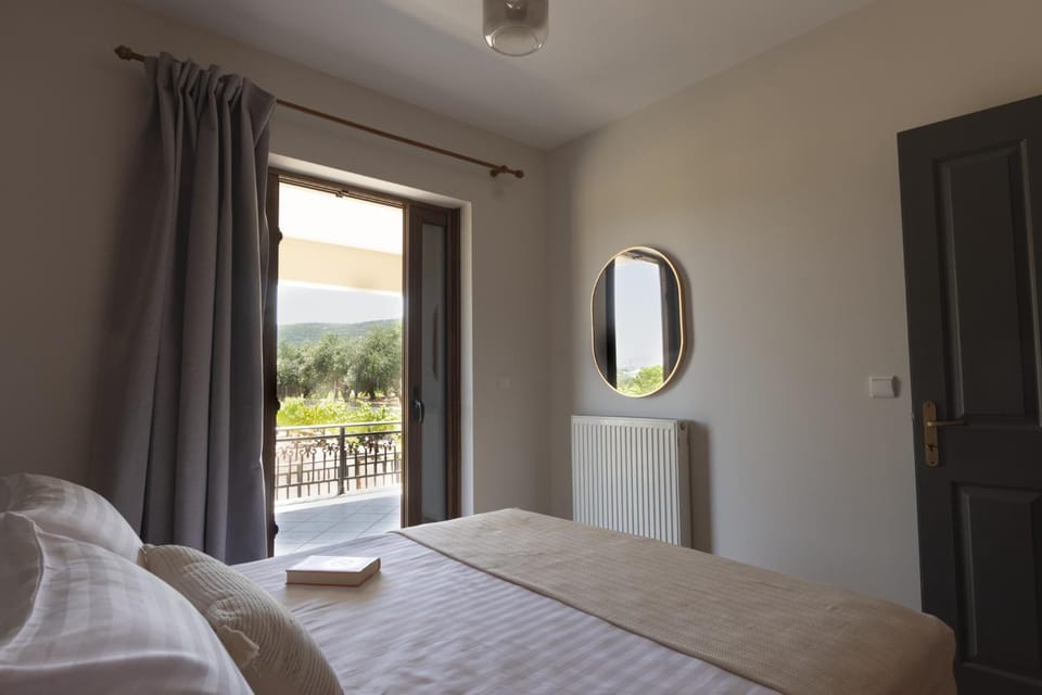 Bed, Bedroom, Garden view