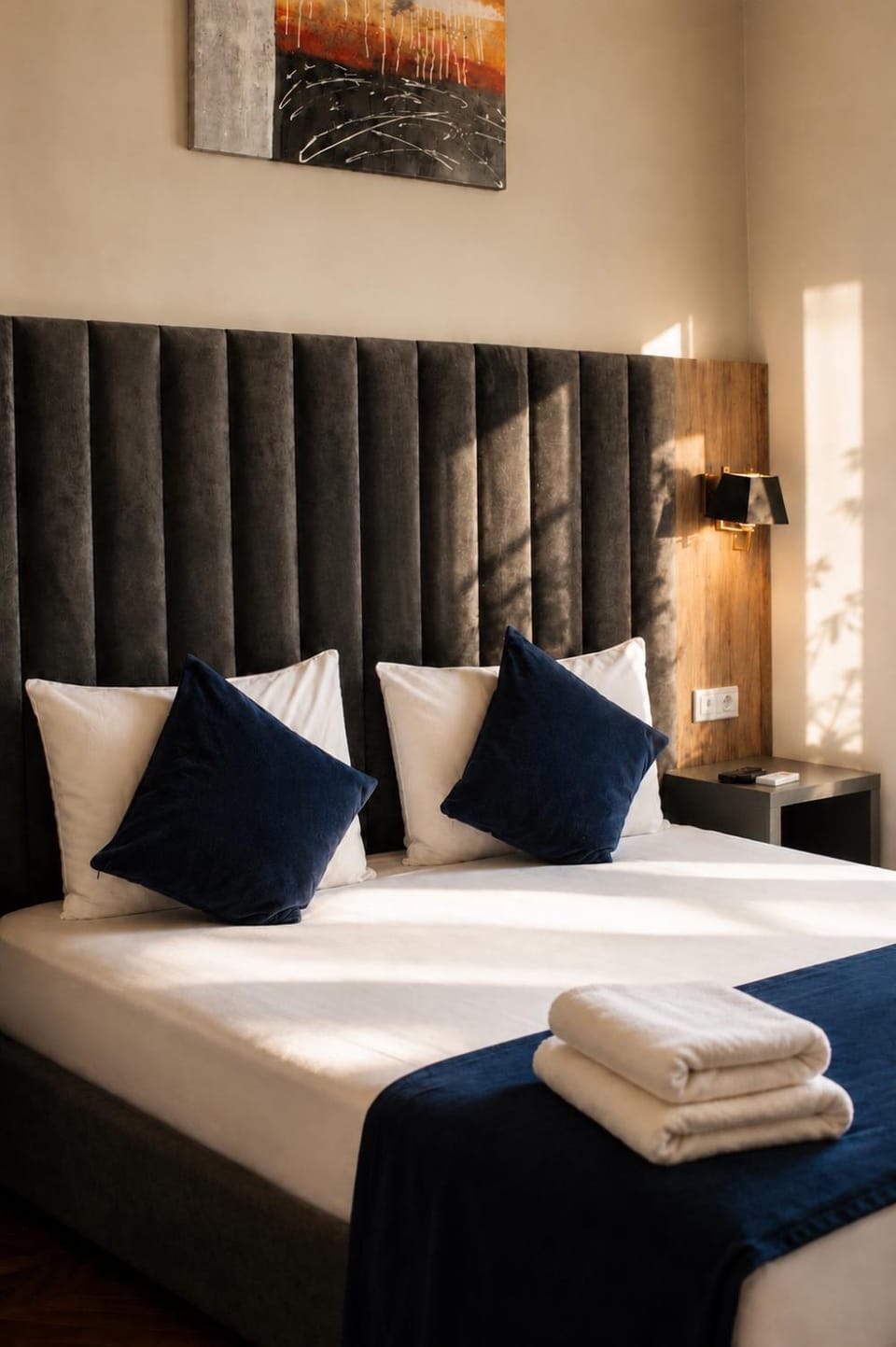 Bed, Bedroom, towels