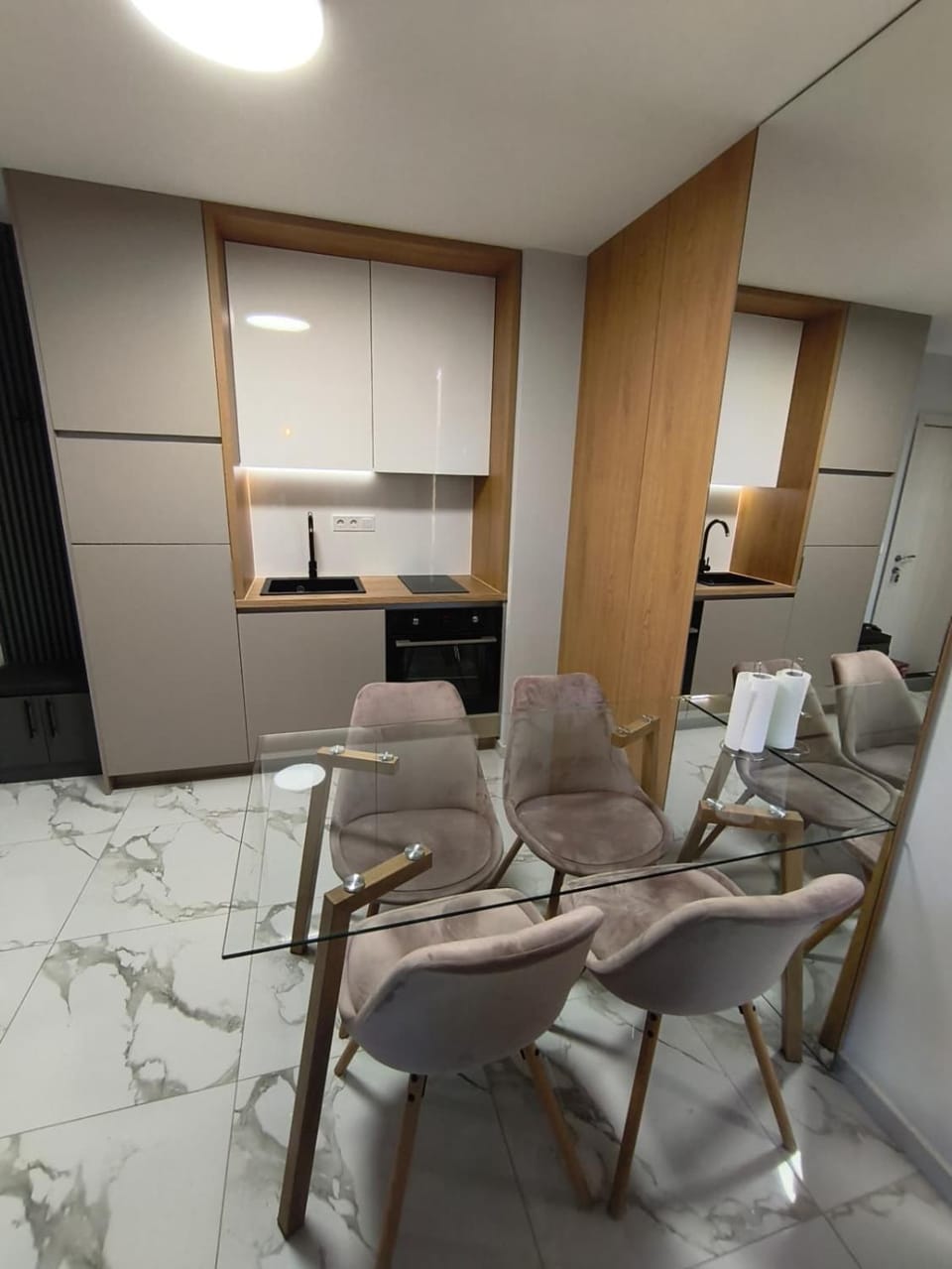 Kitchen or kitchenette, Dining area, kitchen
