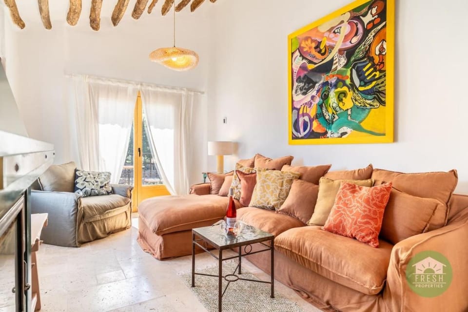 Living room, Decorative detail, Seating area